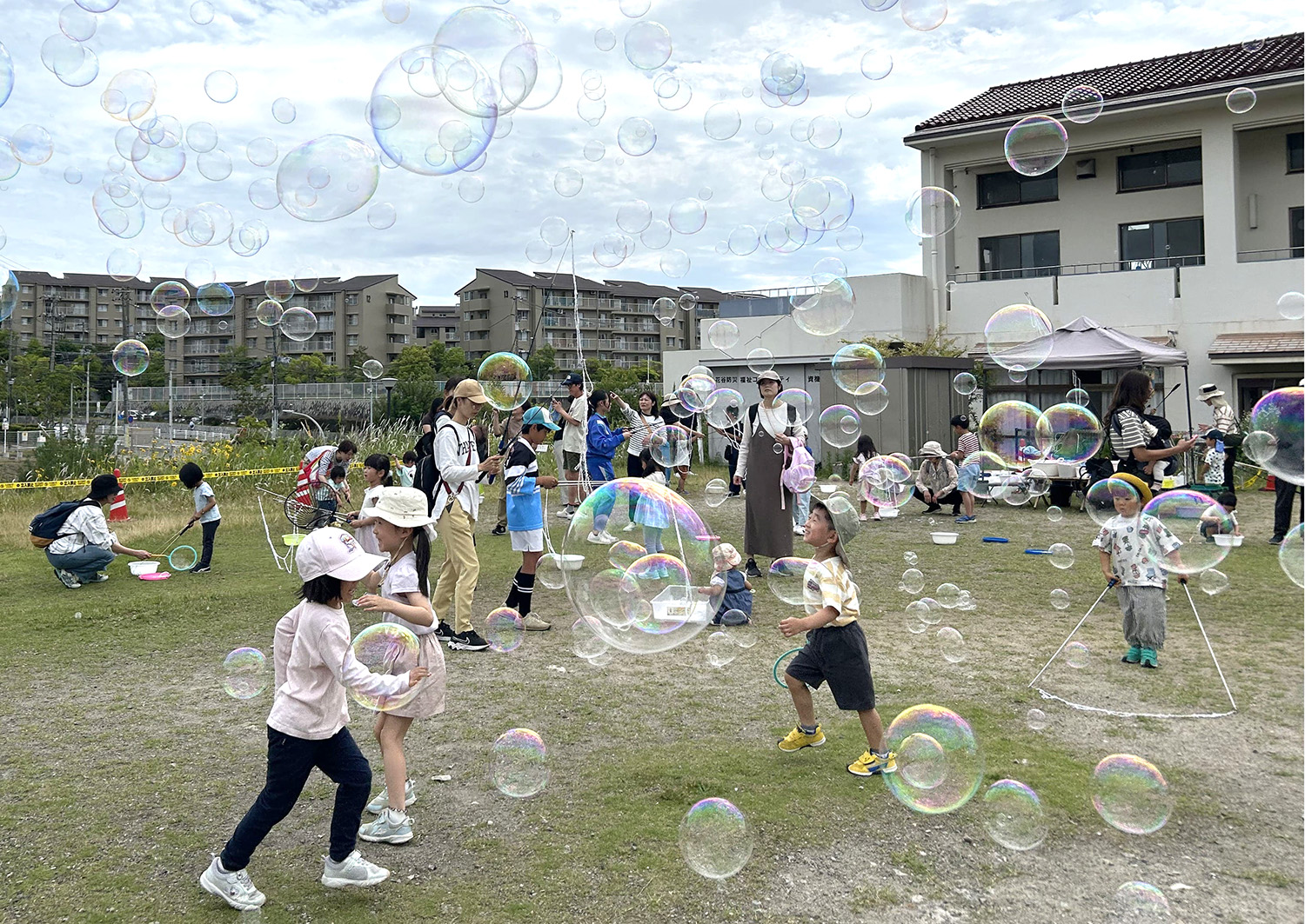 記事 親子で楽しむ　しゃぼん玉あそびのアイキャッチ画像